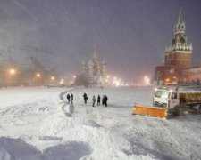 Ні виїхати, ні вилетіти: найпотужніший снігопад накоїв бід в Москві