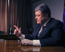 Українці відреагували на прохання Порошенка "думати" перед виборами: пригадали все