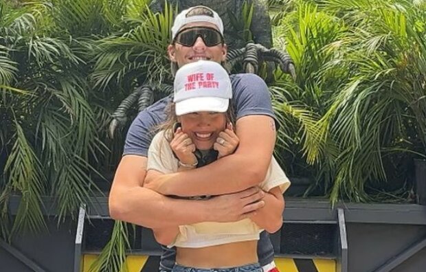 Милли Бобби Браун с мужем / фото: скриншот Instagram