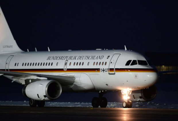 Літак Меркель потрапив у аварію: відмовили гальма