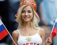 Порнозірка Наталія Немчинова пояснила, чому її обличчя засвітилося не тільки на ЧС 2018