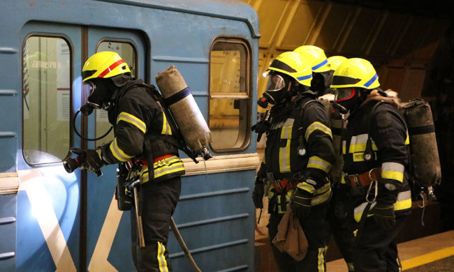 Метро в диму, евакуація та допомога постраждалим: подробиці "НП" у метро