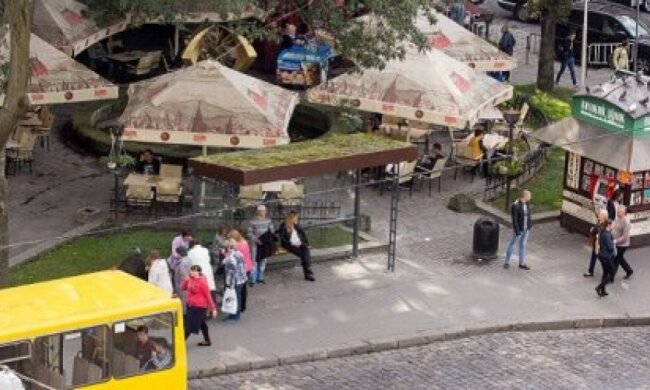 В Львове презентуют первую в Украине эко-остановку
