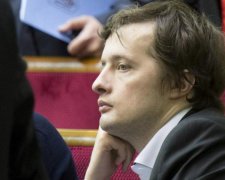 Вояжи сына Порошенко поставили на уши сеть