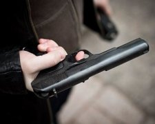 Мужчина обокрал магазин с игрушечным пистолетом