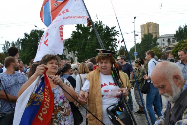 В "ДНР" произошел раскол: местная оппозиция обвиняет "лидеров" в проукраинскости, это сумасшествие сняли на камеру