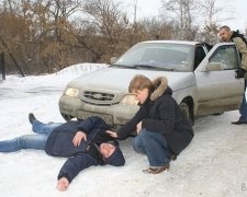 У Києві аферисти стрибають під колеса автомобілів