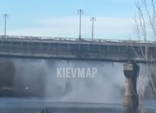 ЧП на мосту Патона в Киеве скриншот видео Kievmap