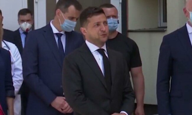 Зеленського в Чернівцях засипали скаргами, а він психонув і пішов