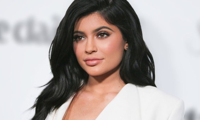 Кайлі Дженнер перетворилася на пухнастий абажур: стильно чи смішно