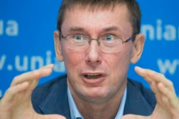 Луценко підвищить зарплату прокурорам