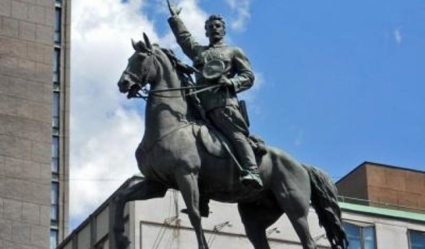 Известный журналист высмеял снос памятника Щорсу в Киеве