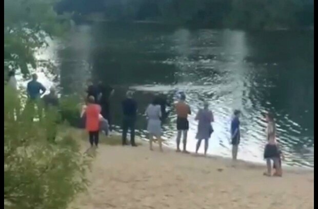В Днепре 7-летний мальчик утонул в свой День рождения — "синие" родители отмечали на берегу