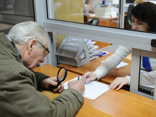 Минималку и пенсию пересчитают: чего ждать украинцам