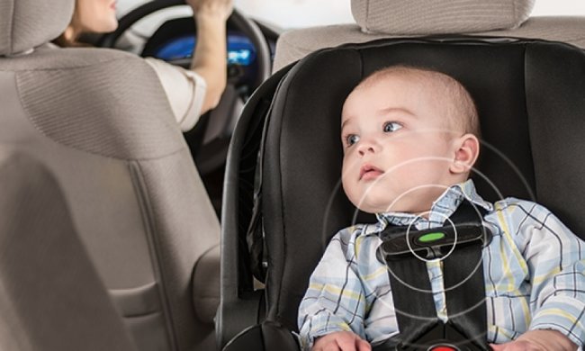 "Розумне" крісло нагадає батькам про забуту дитину в авто