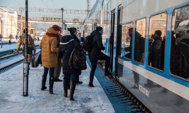 Укрзализныця заставила пассажиров терпеть: поезд весь на понтах, но ни один туалет не работает