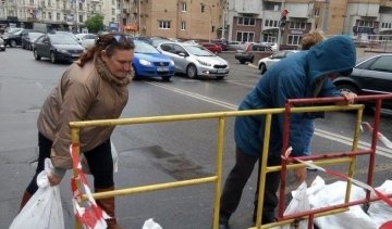 Обурені кияни вимагають знести кафе і повернути їм гарячу воду
