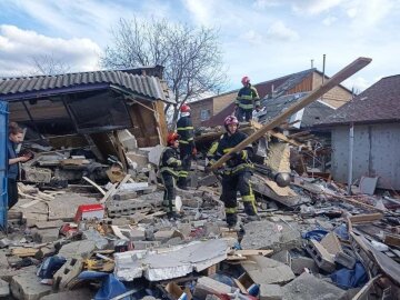 У Києві прогримів потужний вибух: у повітря злетів гараж і зачепив сусідній будинок