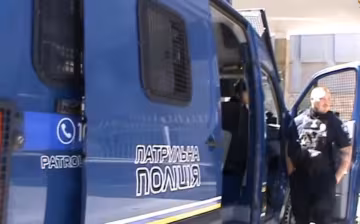 В Запорожье пьяный пенсионер нырнул под маршрутку, добром не кончилось