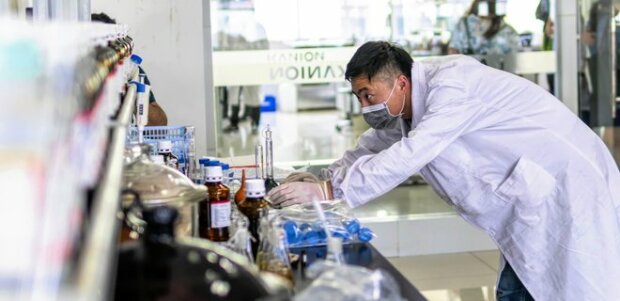 В Китае знали о коронавирусе задолго до эпидемии: история доктора Ли, которого заставили замолчать