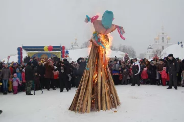 Спалювання опудала. Фото з сайту Проза