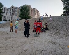 У Києві дівчинку засипало горою піску, не могла дихати і ворушитися - очевидці сотворили диво