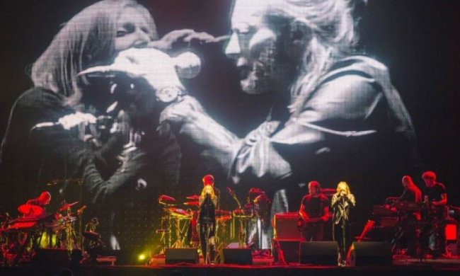 Том Йорк подпел Portishead на фестивале (видео)