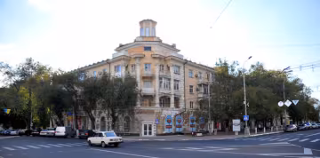 "Ногу пришлось отрезать": в Мелипотоле бабушка с внуком остались без крыши над головою