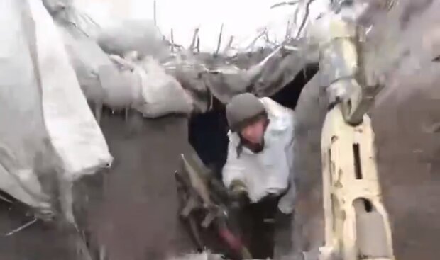 Украинские военные уничтожили три БМП врага в Луганской области: Юрий Голик показал полное видео