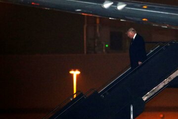 США розслідують небезпечний повітряний інцидент з Трампом