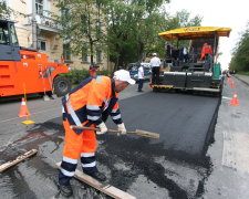 У Дніпрі ремонтують 9 доріг: куди краще не потикатися