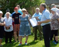 Жителю Киевщины земельный участок по-тихому заасфальтировали