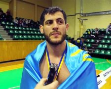 Чемпион мира по MMA сбежал от чеченского спецназа