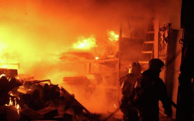 Пожар в Тбилиси: сеть ужаснули видео с места событий