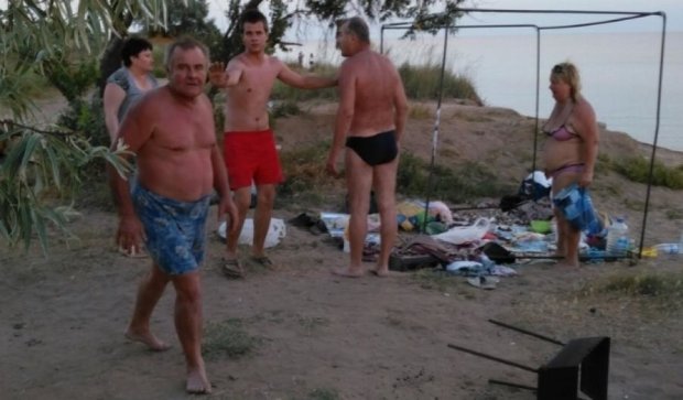 Пьяное "быдло" испакостило крымские пляжи и побило женщину