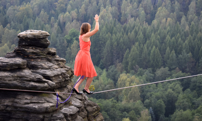 Комаровський популярно пояснив, з якого віку дівчаткам можна носити підбори: є серйозний ризик