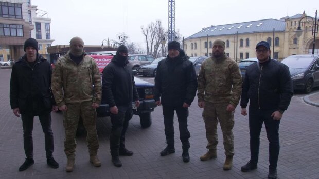 "Украинская команда" передала разведчикам внедорожник