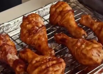 Медово-чесночные куриные ножки, кадр из видео