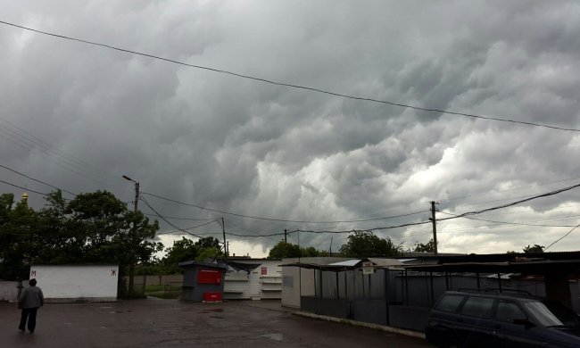 Громи і блискавки роздиратимуть небо: українцям зробили шокуючий прогноз, стихія полоскоче нерви