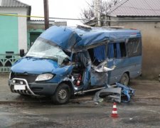 На Миколаївщині КамАЗ зіткнувся з маршруткою