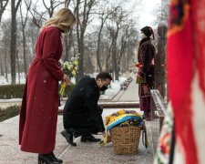 Володимир та Олена Зеленські вшанували Кобзаря, instagram.com/op_ukraine