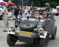 У Львові стартував автофест Leopolis Grand Prix: яскраві кадри і відео з ретро-столиці