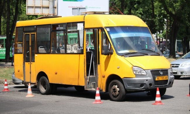 В Днепре маршрутка "рассыпалась" на ходу, визг на весь город: проверки не помогают