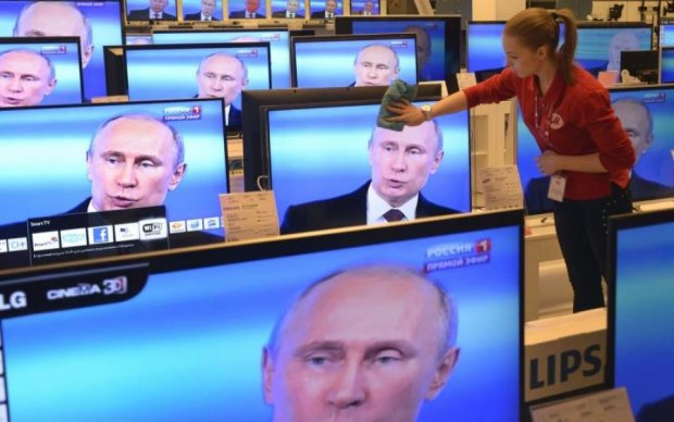 Раби і холуї: КремльТВ остаточно накинув ярмо на шиї росіянам 