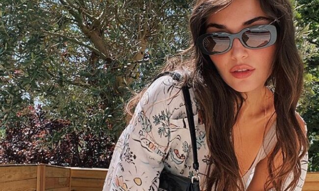 Ханде Ерчел з "Постукайся в мої двері" в обтягуючому купальнику показала як відпочиває: "Нарешті"