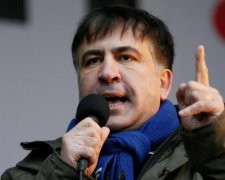 Біля будинку Саакашвілі збирається натовп: відео