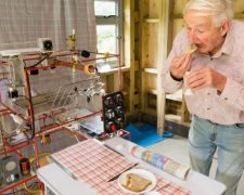 Пенсіонер зробив машину для приготування сніданків