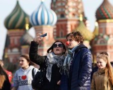 Дуже православно: росіянка продавала іноземцям діряві презервативи