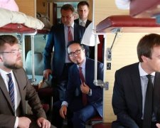 Українцям доведеться їздити в задушливих потягах ще два роки