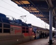 Поїзди РЗД возять іржаві склади "Укрзалізниці": у мережі показали ганебні фото